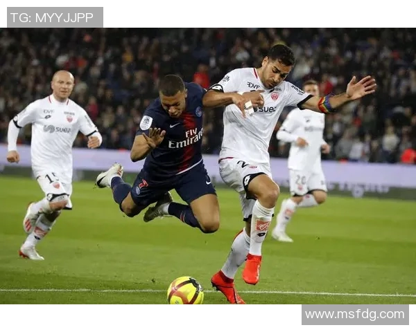 帕里斯圣日耳曼击败里尔取得五连胜，领跑法甲积分榜